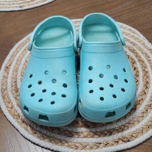 Crocs Classic Unisex Light Blue Clog 9W/7M